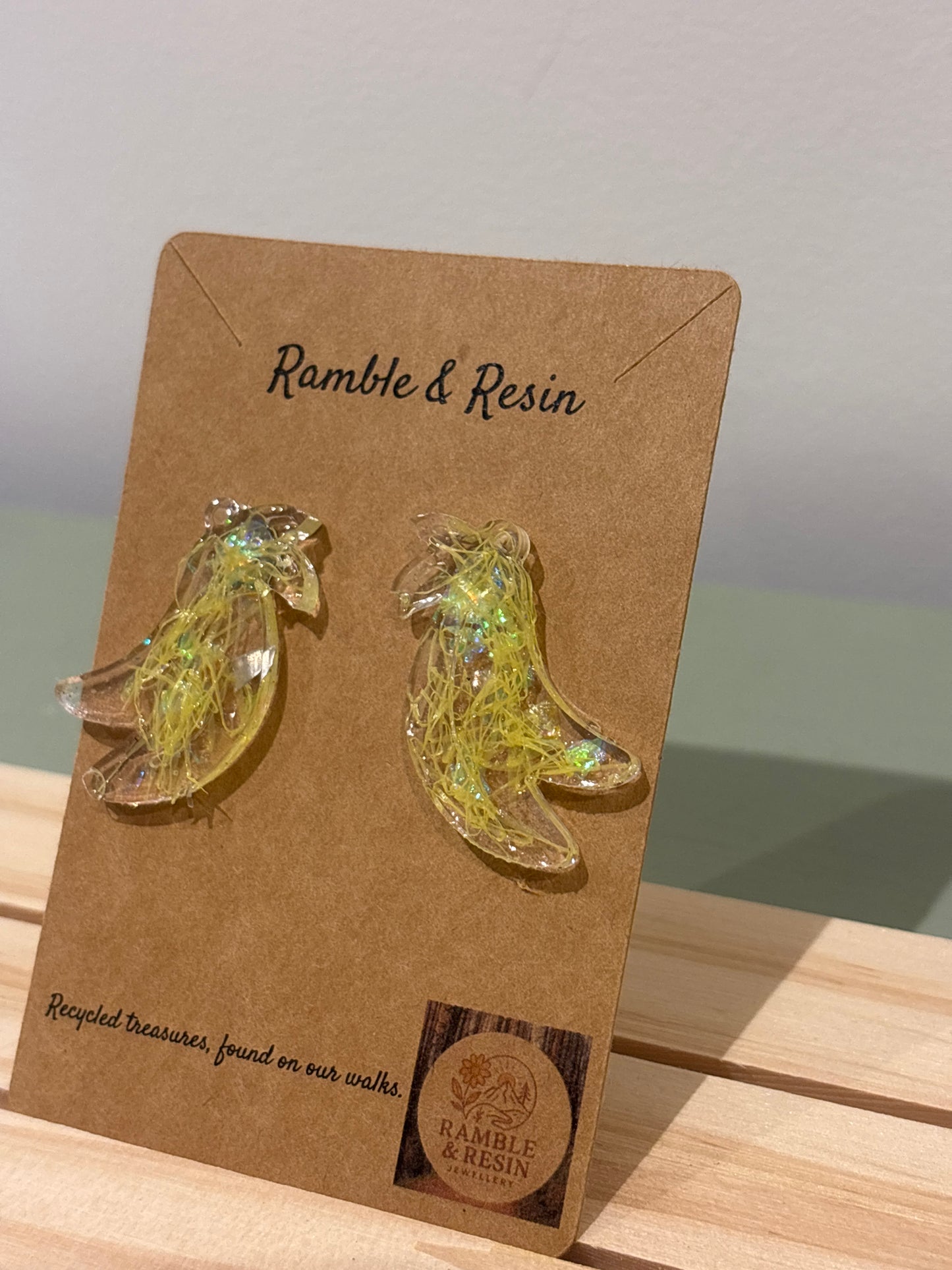 Medium stud banana earrings