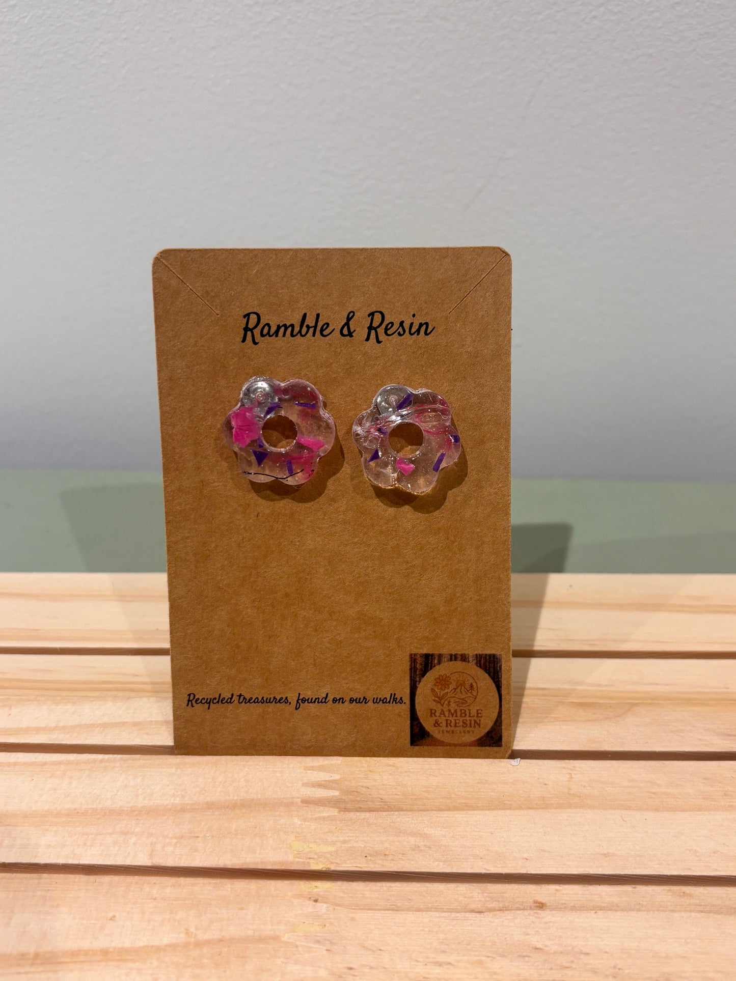 Flower stud earrings