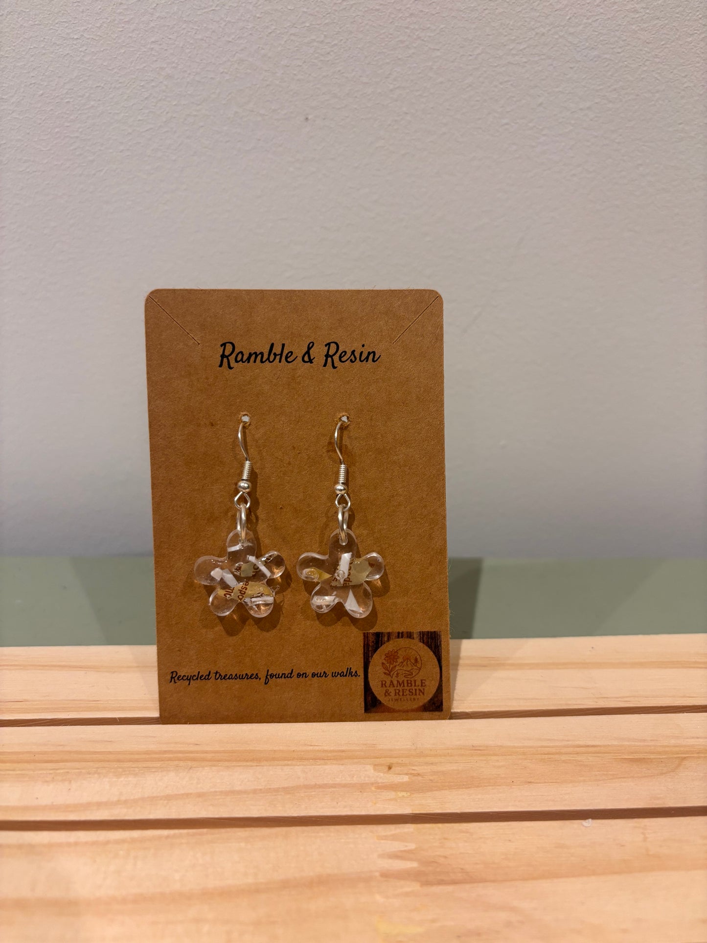 Flower small drop earrings