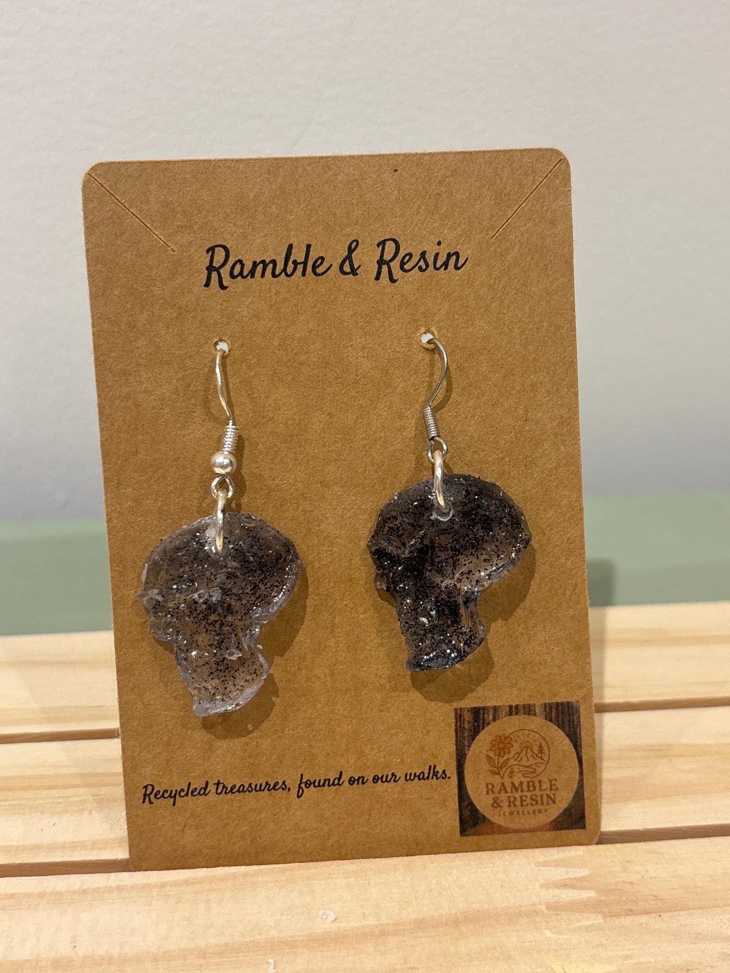 Medium drop skull earrings