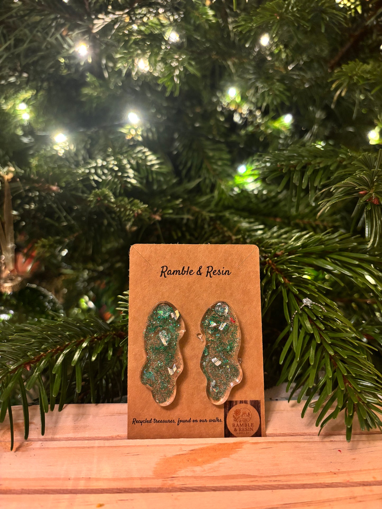 Medium stud earrings