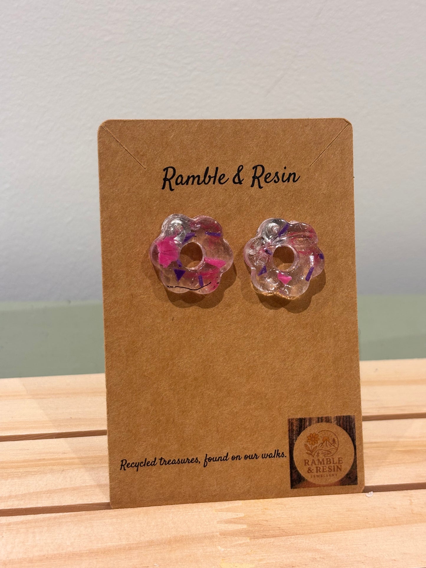 Flower stud earrings