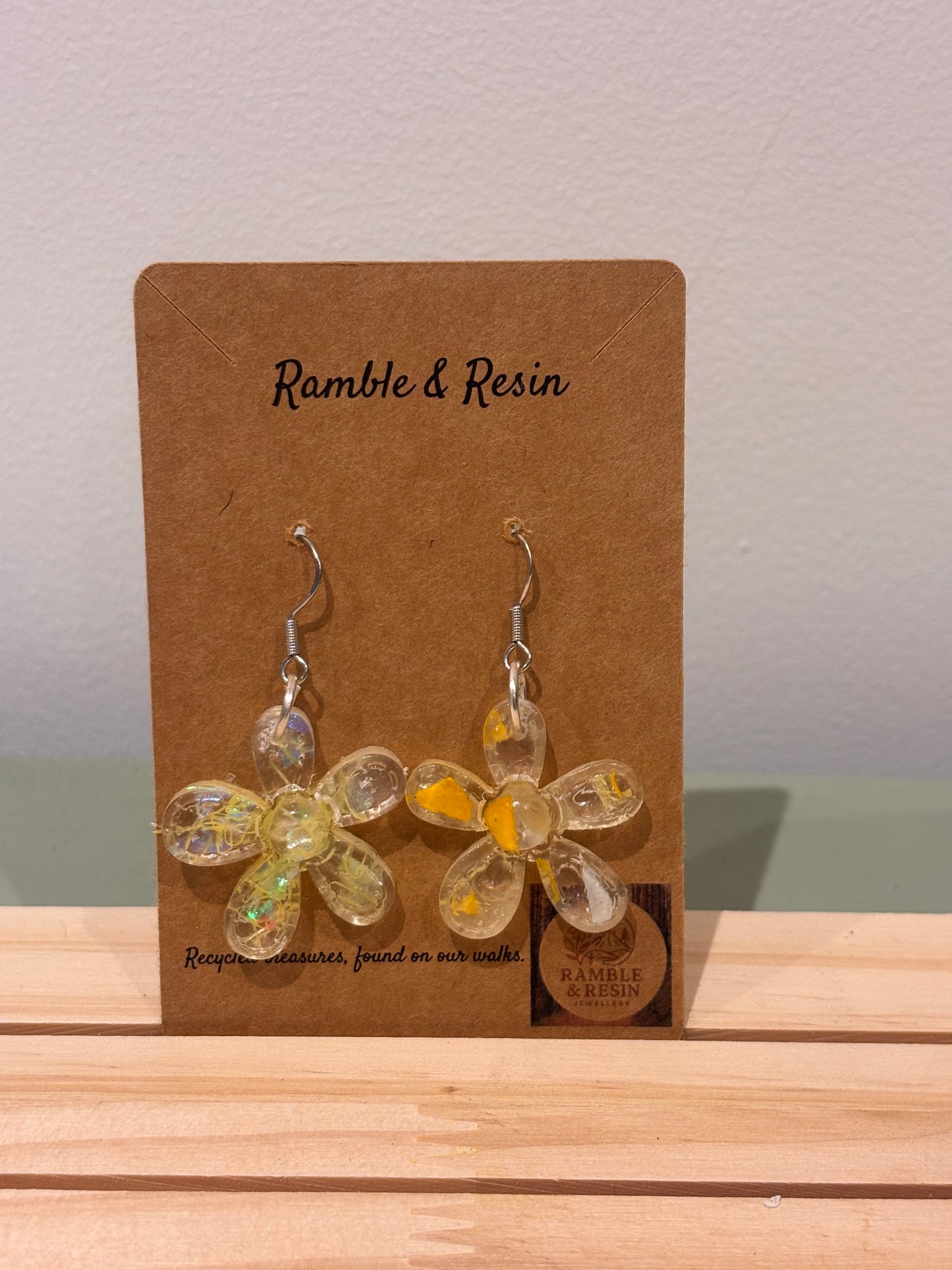 Flower dangle earrings