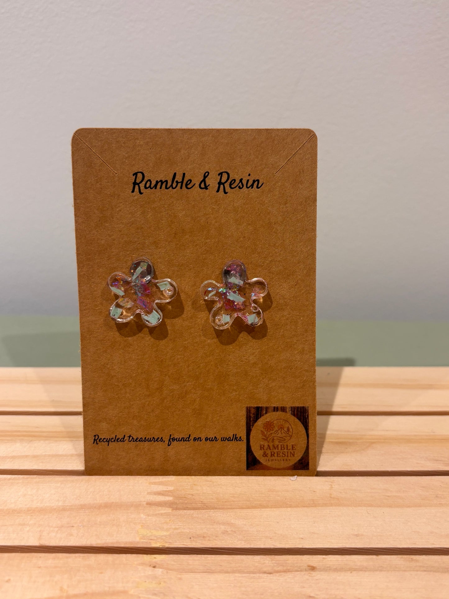 Flower stud earrings