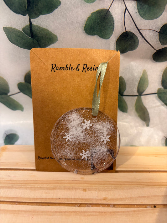 Snowy bauble