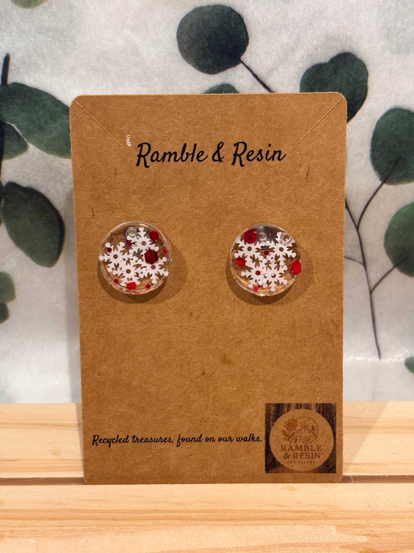 Small stud festive earrings