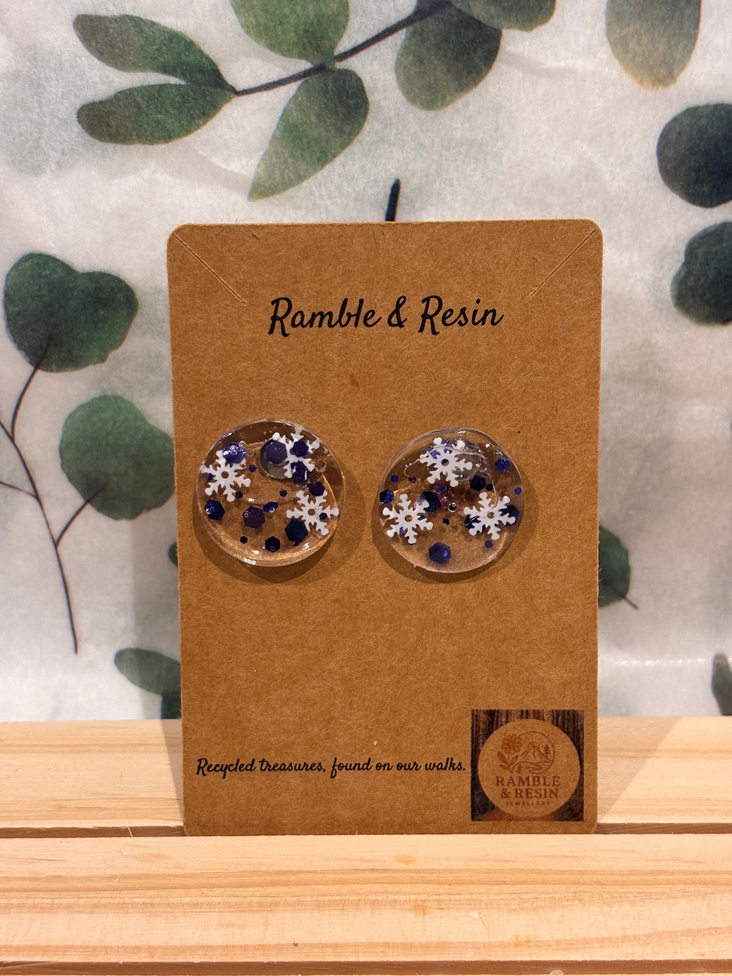 Medium stud festive earrings