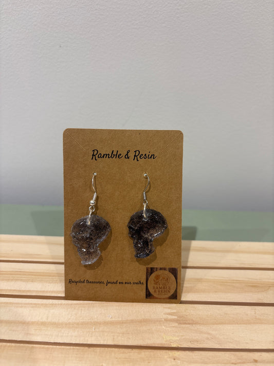 Medium drop skull earrings