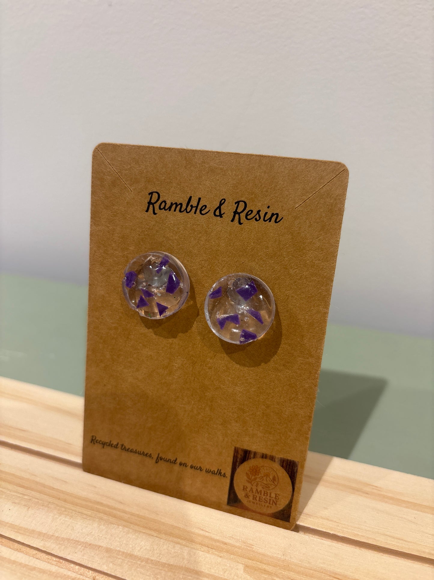 Medium stud earrings