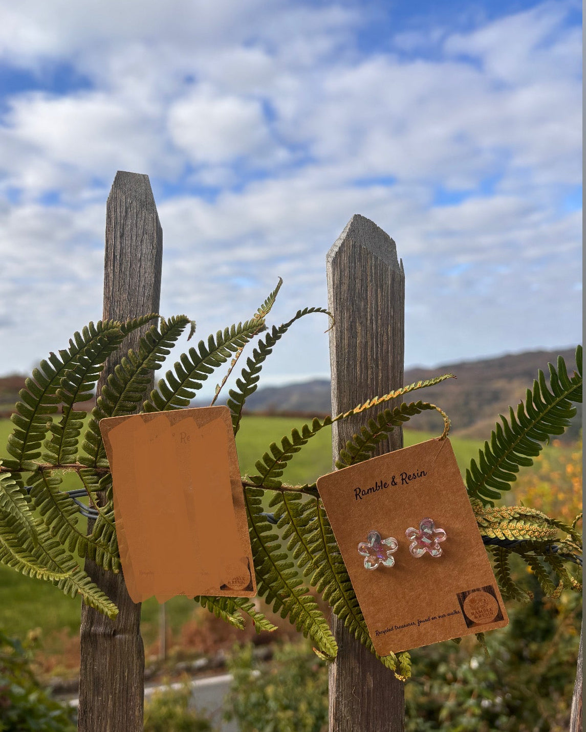 Flower stud earrings